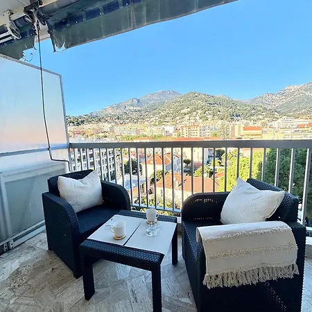 Dans Mon Petit Nid Au Bord De Mer Menton